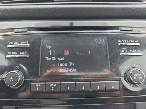 Used 2017 Nissan Rogue SV AWD/4WD image 32