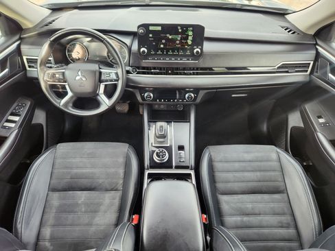Used 2024 Mitsubishi Outlander SE image 21