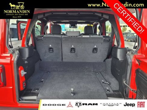 Certified 2025 Jeep Wrangler Unlimited Sahara AWD/4WD image 19