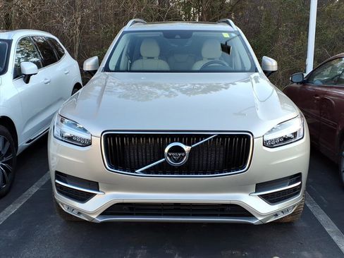 Used 2018 Volvo XC90 T6 Momentum w/ Convenience Package image 2