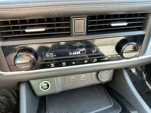 Used 2023 Nissan Rogue SV FWD image 18