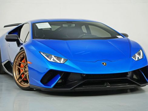 Used 2018 Lamborghini Huracan Performante image 4