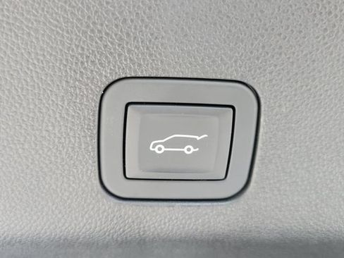 Certified 2025 Cadillac Escalade ESV Sport Platinum w/ LPO, Floor Liner Package AWD/4WD image 8