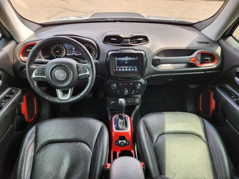 Used 2019 Jeep Renegade Trailhawk AWD/4WD image 3