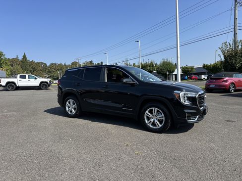 Used 2024 GMC Terrain SLE image 7