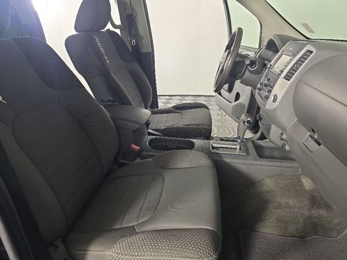 Used 2017 Nissan Frontier PRO-4X AWD/4WD image 35