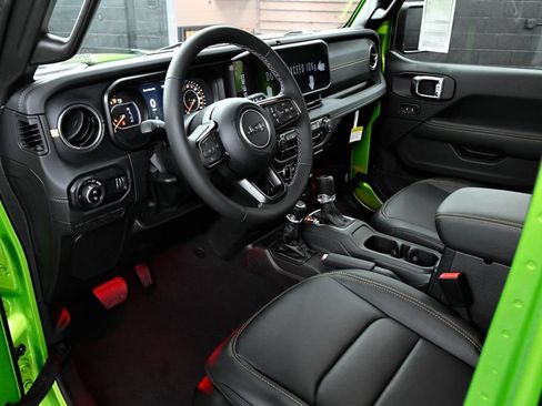 New 2025 Jeep Gladiator Sport w/ Premium Package AWD/4WD image 17