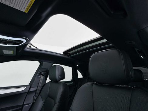 Certified 2026 Porsche Macan AWD/4WD image 22