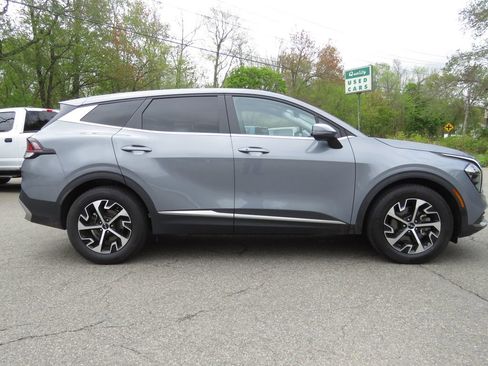 Used 2023 Kia Sportage EX FWD image 4