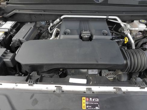 Used 2024 Chevrolet Colorado Trail Boss w/ Technology Package image 31