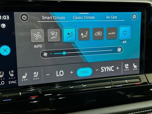 Used 2025 Volkswagen Atlas Cross Sport SE image 24