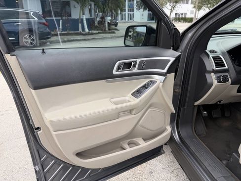 Used 2014 Ford Explorer XLT image 11