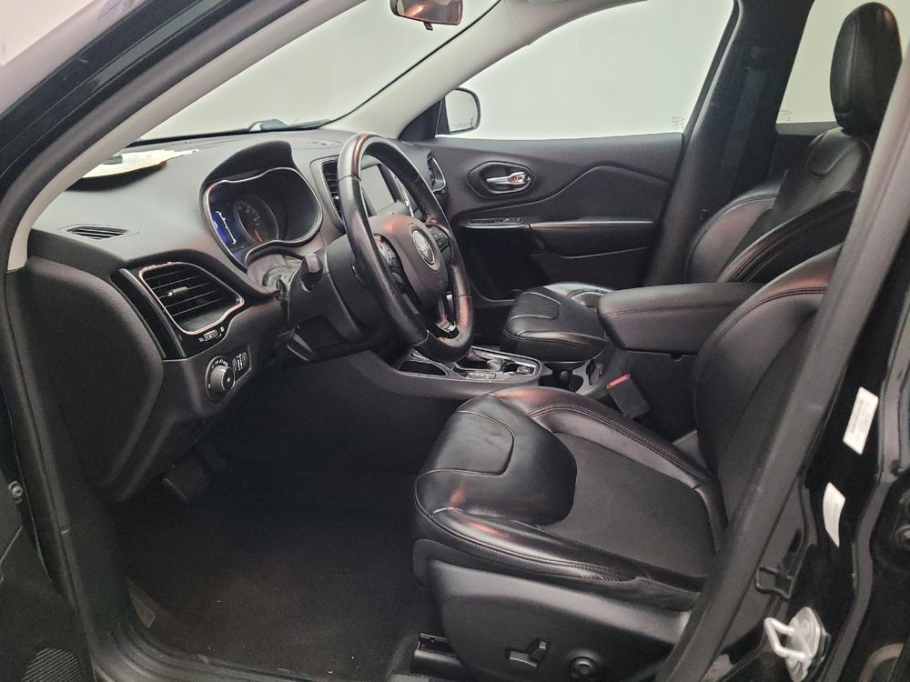 Used 2019 Jeep Cherokee Latitude Plus FWD image 17