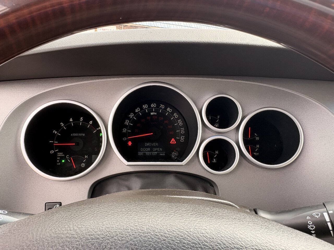 Used 2011 Toyota Sequoia Platinum AWD/4WD image 27