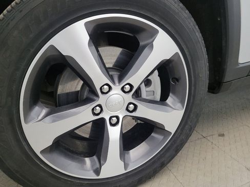 Used 2023 Jeep Grand Cherokee 4WD 4xe image 31