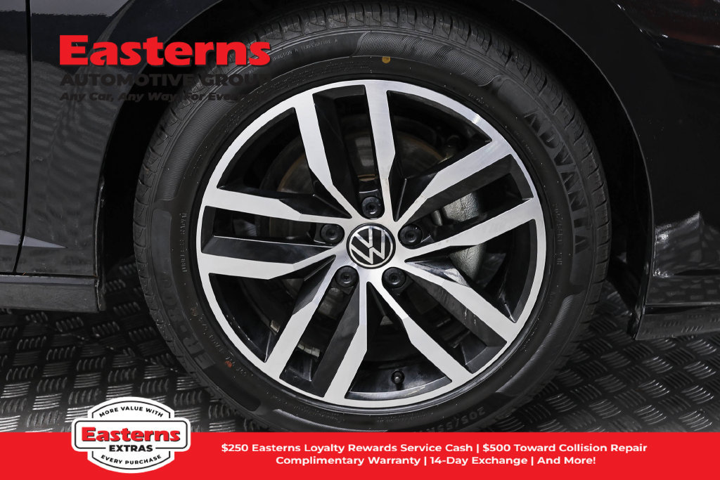 Used 2025 Volkswagen Jetta SE FWD image 31