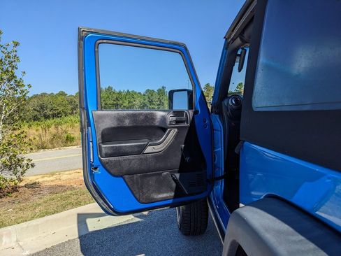 Used 2015 Jeep Wrangler Sport image 36