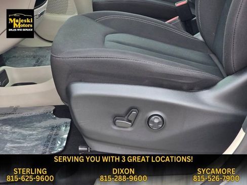 Used 2024 Chrysler Voyager LX image 20