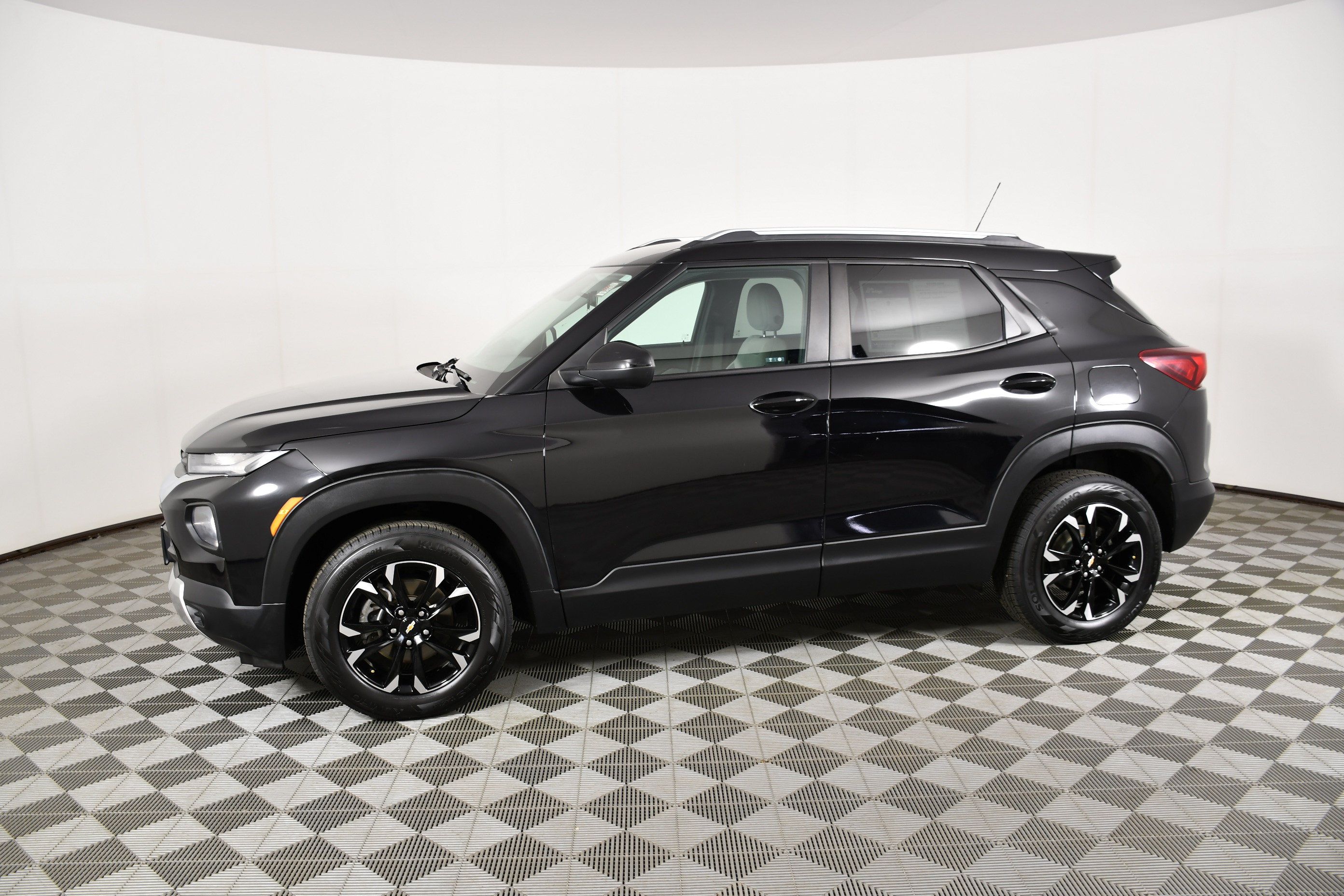 Used 2021 Chevrolet TrailBlazer LT AWD/4WD image 9
