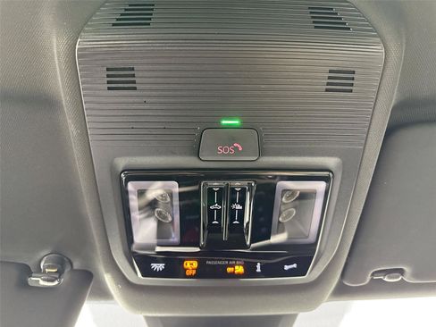 Used 2024 Volkswagen Atlas Cross Sport SEL Premium R-Line image 22