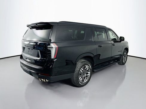 Used 2025 Chevrolet Suburban Z71 w/ Comfort Package AWD/4WD image 6