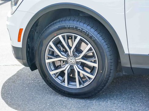 Used 2019 Volkswagen Tiguan SE w/ Panoramic Sunroof Package FWD image 9