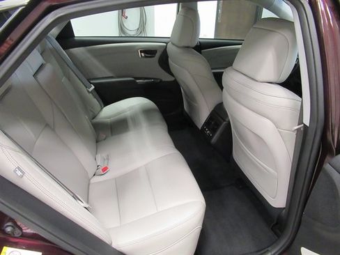 Used 2017 Toyota Avalon Limited image 12