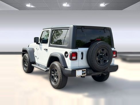 Used 2025 Jeep Wrangler Sport AWD/4WD image 3