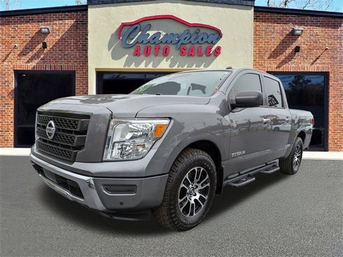 Used 2021 Nissan Titan SV w/ SV Convenience Package image 7