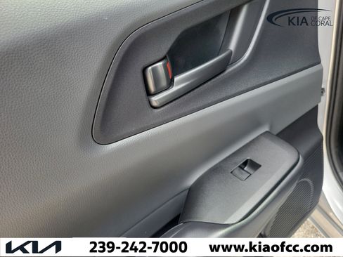 Used 2024 Toyota Prius LE FWD image 11