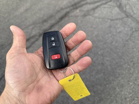 Used 2022 Toyota RAV4 XLE image 5