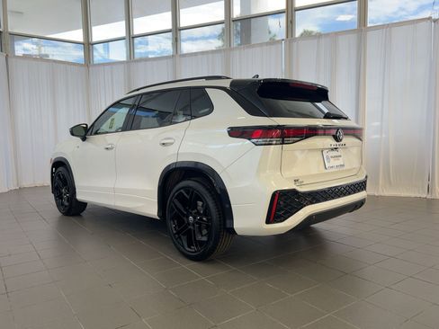 New 2026 Volkswagen Tiguan SE R-Line image 3