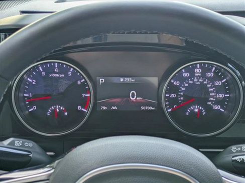 Used 2024 Kia Carnival EX FWD image 11