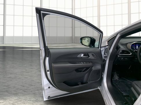 New 2026 Chrysler Pacifica Select image 18