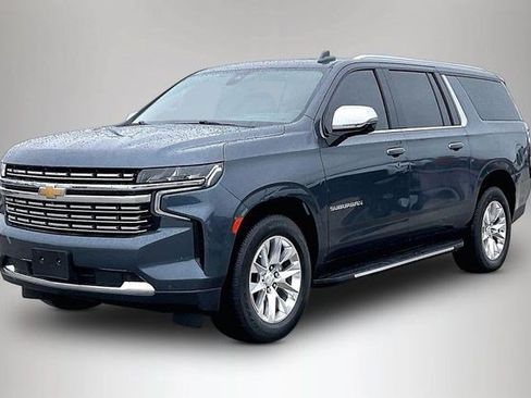 Used 2021 Chevrolet Suburban Premier w/ Premium Package RWD image 2