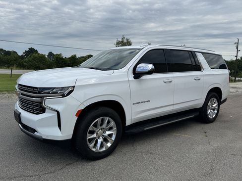 Used 2022 Chevrolet Suburban Premier AWD/4WD image 3