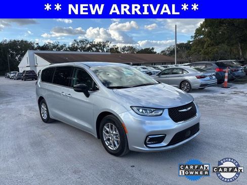 Used 2024 Chrysler Pacifica Touring-L image 1