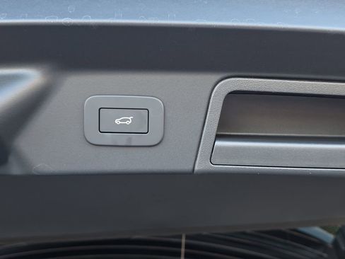 New 2026 Land Rover Range Rover Velar Dynamic SE AWD/4WD image 13