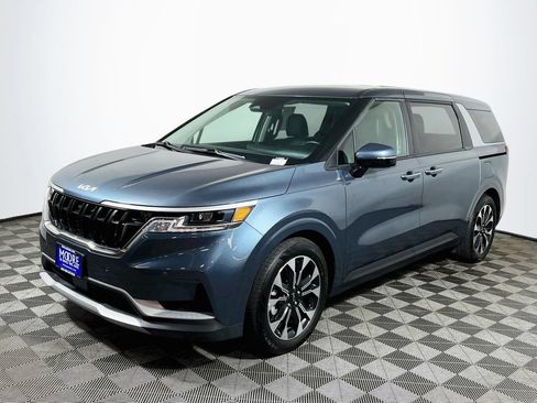 Used 2024 Kia Carnival EX FWD image 3