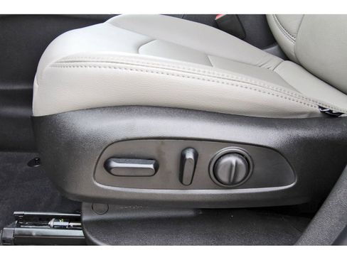 Used 2021 Chevrolet Equinox LT image 24