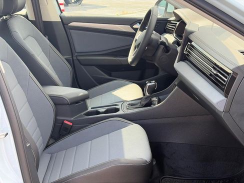 Used 2026 Volkswagen Jetta SE FWD image 17
