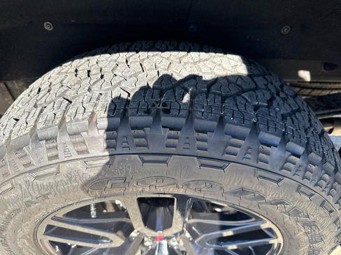 Used 2023 GMC Sierra 1500 Elevation image 11