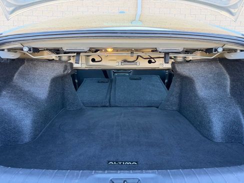 Used 2024 Nissan Altima 2.5 SV image 11