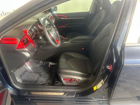 Used 2021 Toyota Camry SE FWD image 9