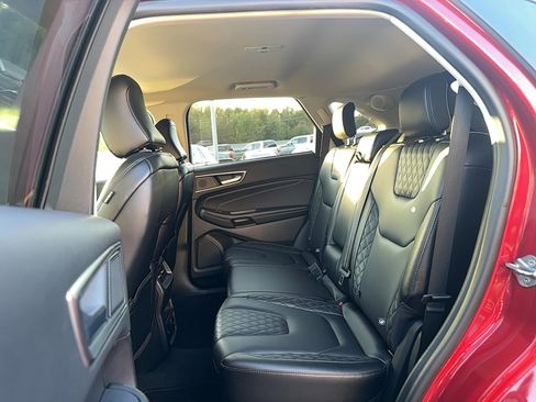 Used 2024 Ford Edge Titanium image 11