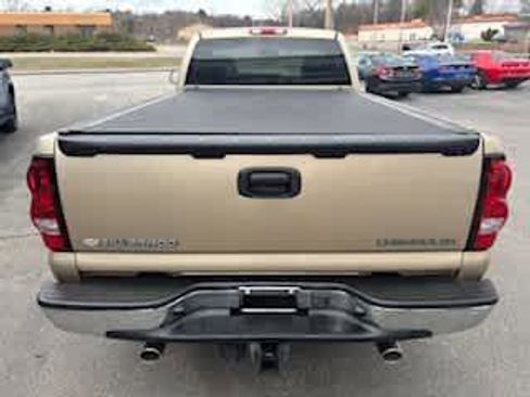 Used 2005 Chevrolet Silverado 1500 LS w/ Light Duty Power Package AWD/4WD image 8