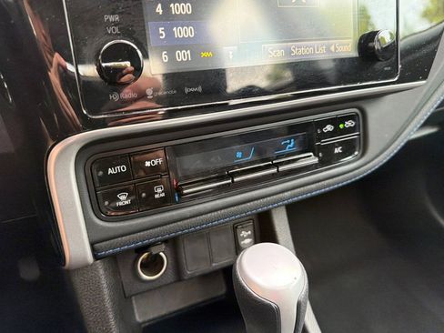 Used 2018 Toyota Corolla SE w/ SE Premium Package FWD image 27