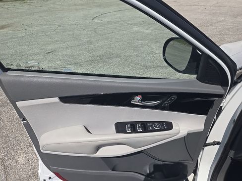 Used 2019 Kia Sorento SX w/ SX Touring Package image 16