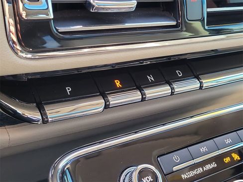 Used 2019 Lincoln Navigator Reserve image 26