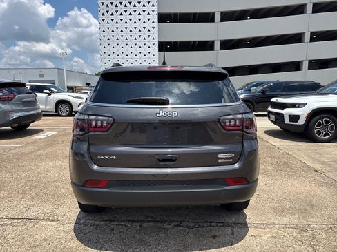 Used 2024 Jeep Compass Latitude w/ Convenience Group AWD/4WD image 7